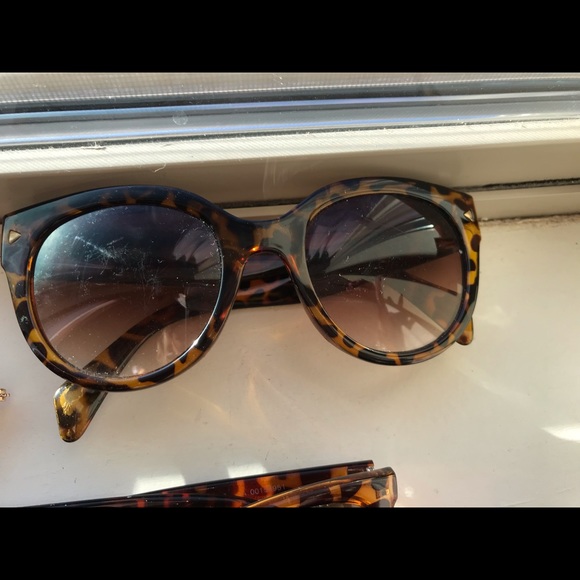 Bundle of 5 pairs of on trend sunglasses - Picture 6 of 7